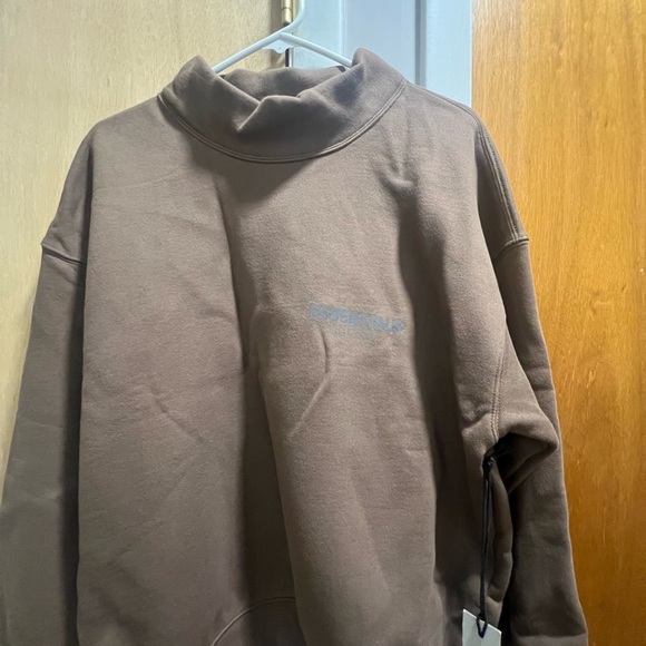 Fear of God Essentials Men’s Brown mock neck sweatshirt (NEVER worn) size S - Picture 3 of 5
